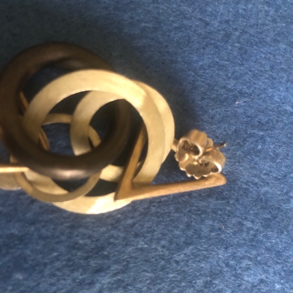 Necklace, earrings and bangle with free-floating geometric shapes as charms - Picture 11 of 12